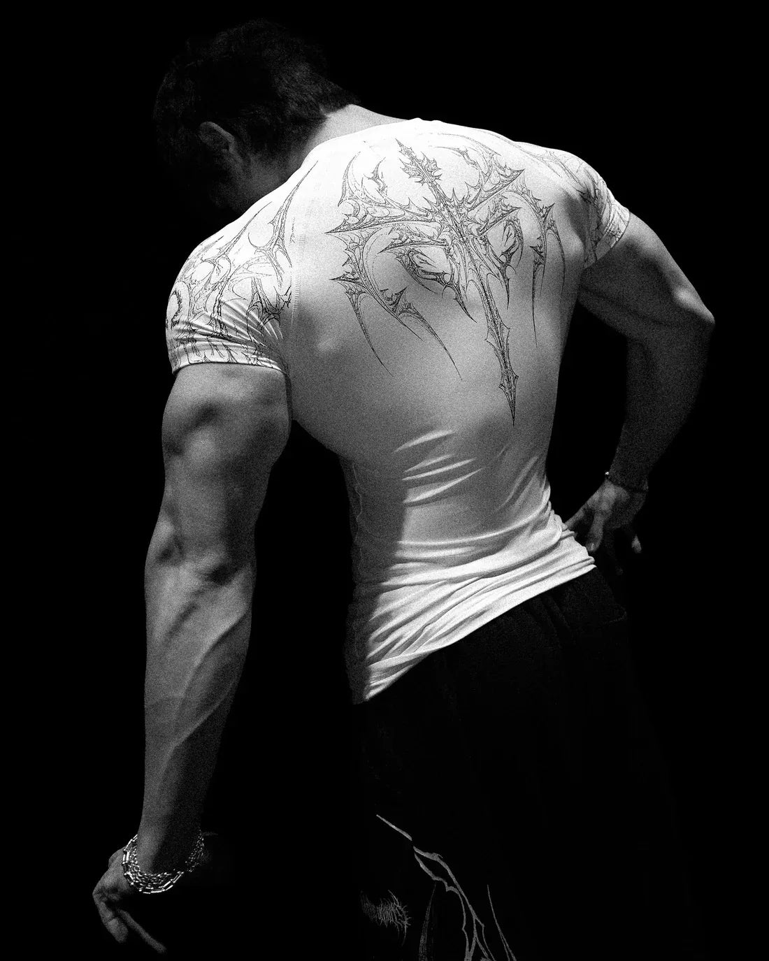 Herren GYM T-Shirt – Dunkler Gothic Print, Muskelshirt, Hoch elastisch & Schnell trocknend